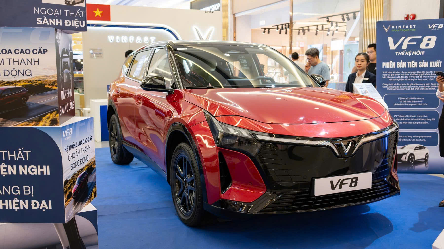 Khách hàng nhận xe VF8 ALL NEW